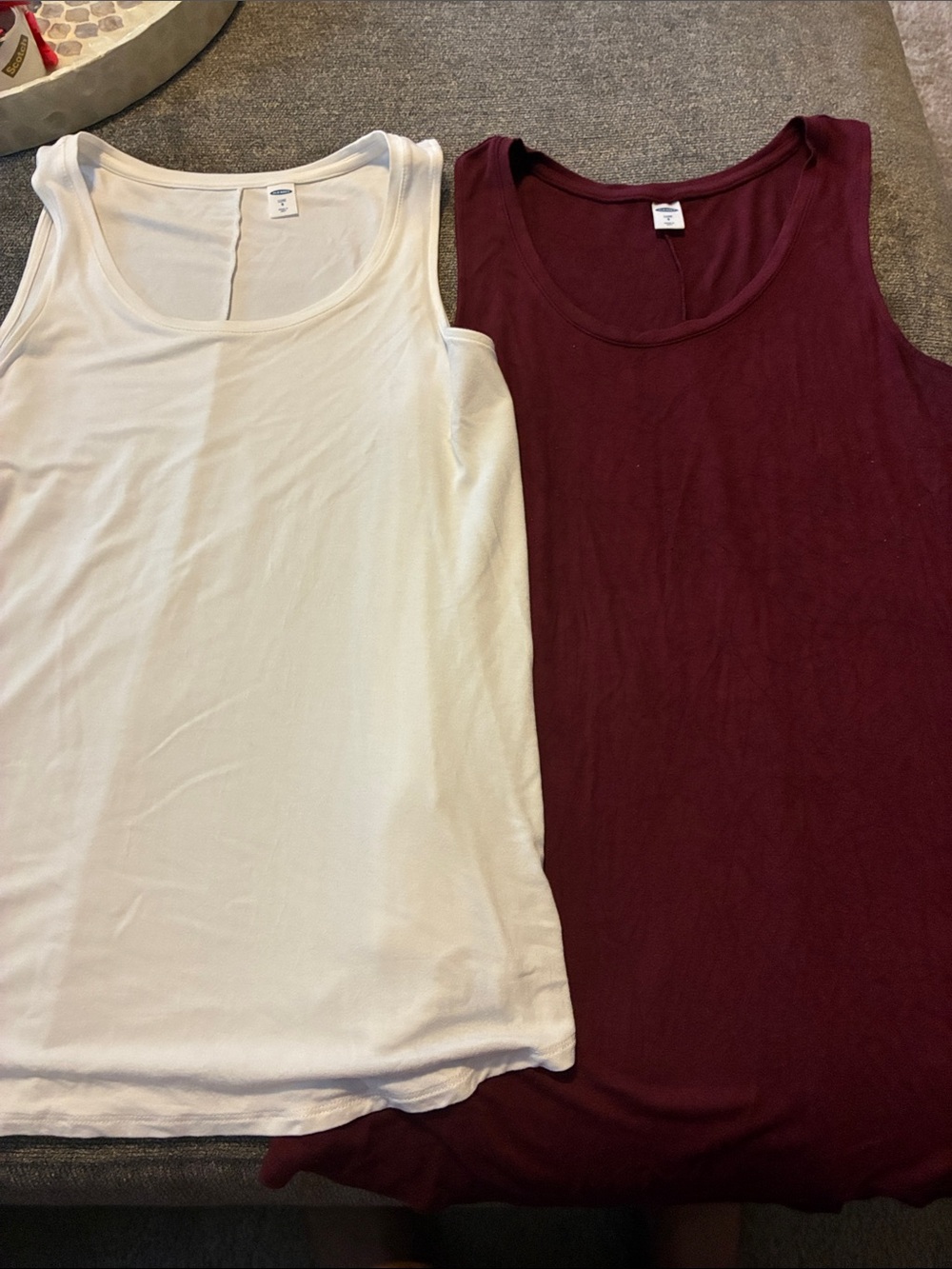 Old Navy Women's Scoop Tank - White & Burgundy size small